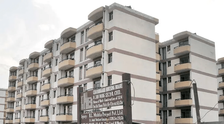 Chandigarh Housing Board flats in Sector 63: लिफ्ट में एक्सेस कंट्रोल डिवाइस लगाने को लेकर आरडब्ल्यूए और निवासियों के बीच झड़प