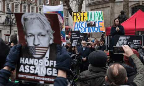 अमेरिकी वकीलों ने ब्रिटेन की अदालत को बताया कि Julian Assange को जासूसी के आरोपों का सामना क्यों करना चाहिए