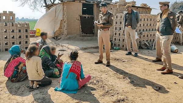 Kanpur News: फांसी पर लटकी मिलीं दो नाबालिग लड़कियां, परिजनों ने लगाया सामूहिक दुष्कर्म का आरोप