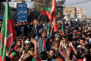 Pakistan News: खंडित फैसले के बाद पाकिस्तानी पार्टियों ने गठबंधन सरकार बनाने के प्रयास