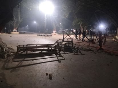 बीएचयू में बवाल: 12 नामजद और 200 अज्ञात छात्रों के खिलाफ FIR, 7 आरोपियों को अरेस्ट कर पूछताछ कर रही पुलिस