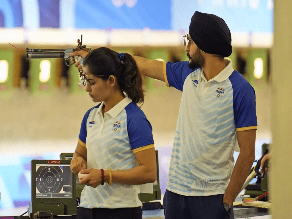 Manu Bhaskar और सरबजोत सिंह ने मिक्स्ड निशानेबाज़ी में कांस्य पदक जीता,एक ओलंपिक में दो पदक जीतने वाली पहली खिलाड़ी बनीं मनु