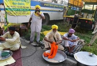 Farmers Protest in Sector 34 Chandigarh: सरकार के खिलाफ किसानों का पक्का मोर्चा, तीन महीने का राशन-पानी लाए