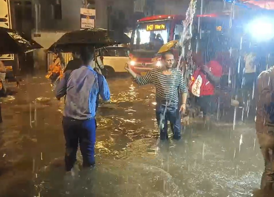 Weather, Rain LIVE updates: आईएमडी ने मुंबई, दिल्ली, बेंगलुरु और चेन्नई में और बारिश की भविष्यवाणी की