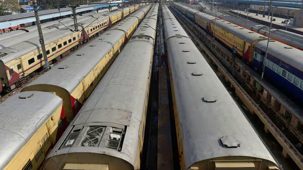 Telangana Train Accident: Goods Train Derails in Peddapalli, Leading to Multiple Train Cancellations and Diversions