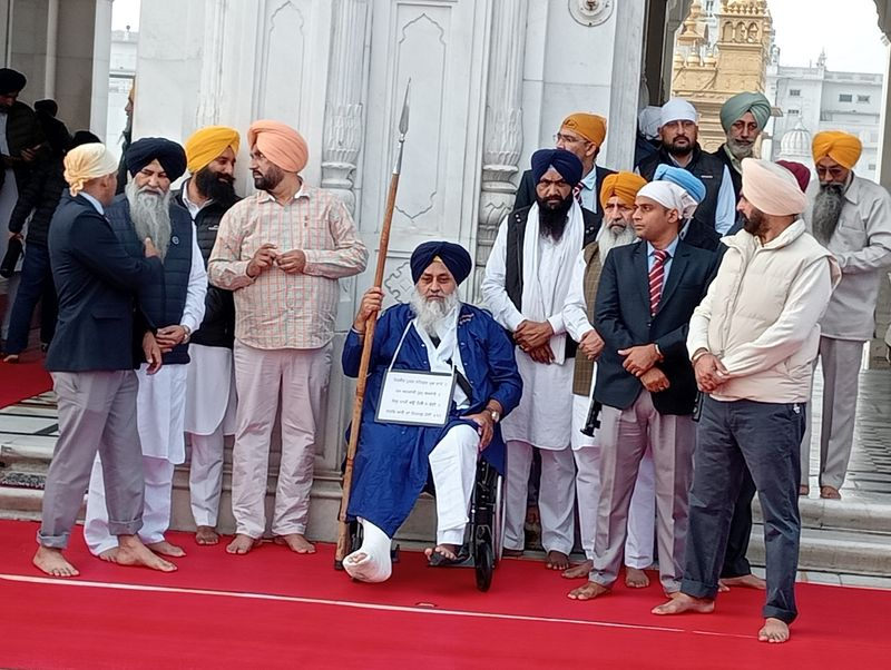 Sukhbir Badal and other Akali leaders perform 'tankhah' at Golden Temple