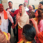 Steve Jobs’s Wife Laurene Powell Jobs Visits Kashi Vishwanath Temple in Varanasi, Follows Traditional Protocols