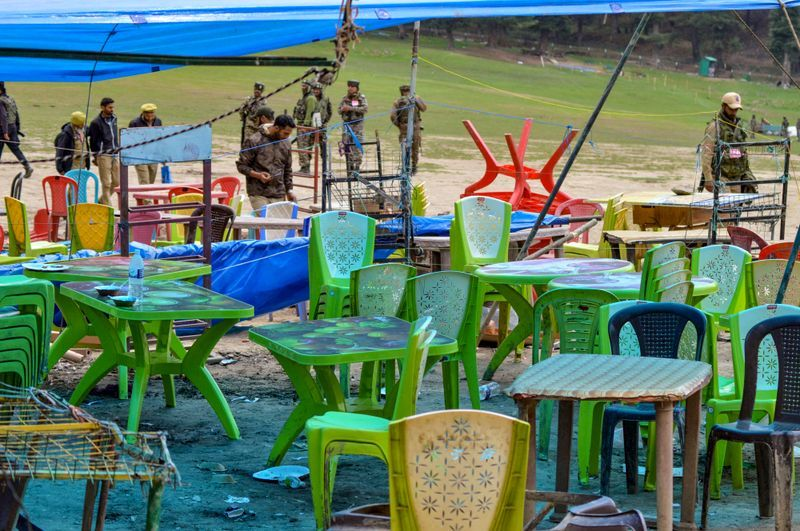 NIA Takes Over Pahalgam Terror Attack Case: A Detailed Search for Justice NIA teams at Pahalgam, Pahalgam terror attack Case investigation, forensic experts at crime scene.