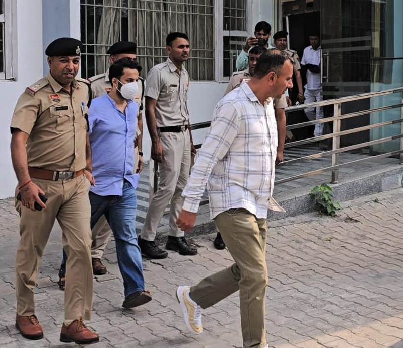 SC Extends Interim Bail to Ali Khan Mahmudabad, Upholds Freedom of Speech with Conditions SC Extends Interim Bail to Ali Khan Mahmudabad