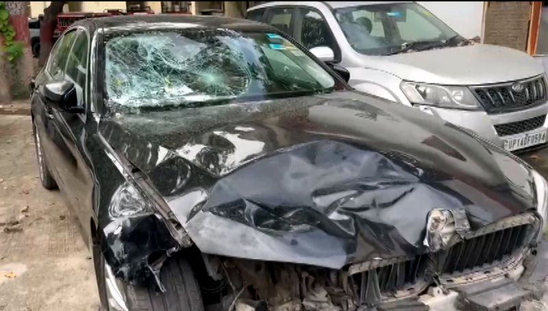 BMW crashes Scooter