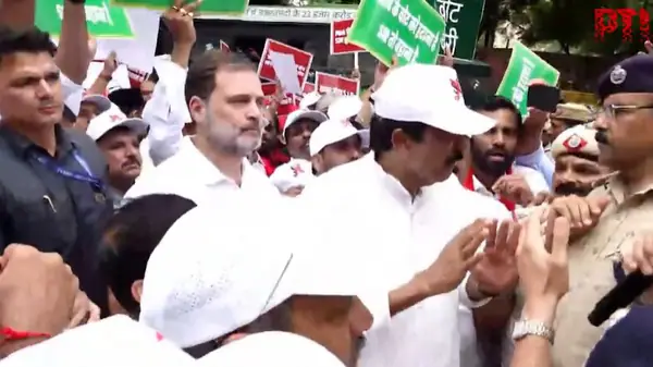 Vote Chori Row: Delhi Police Halts INDIA Bloc March, Rahul Gandhi Seen Confronting Officials