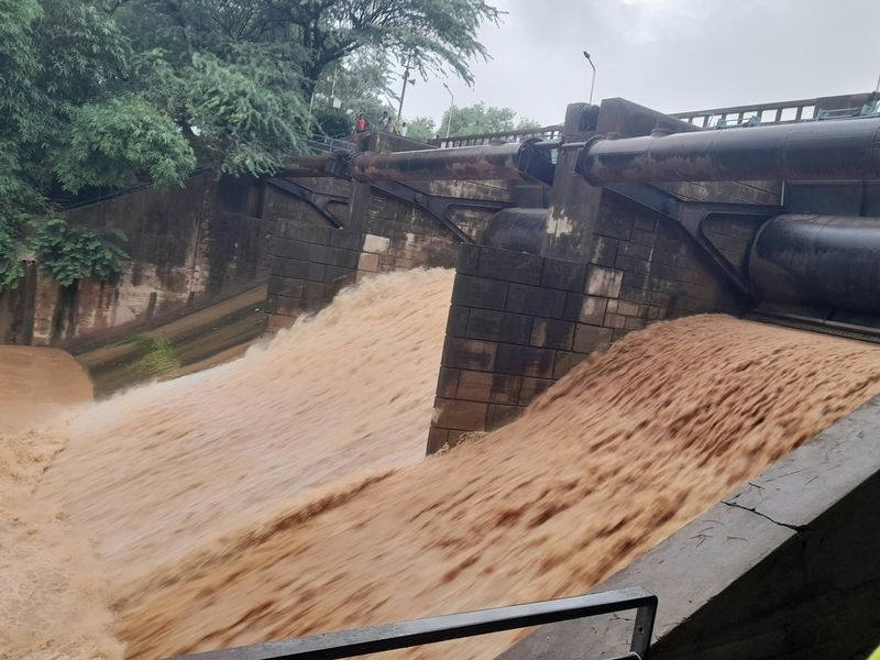 Chandigarh in flood preparedness: DC Nishant Kumar Yadav inspects Sukhna lake and rain-affected areas