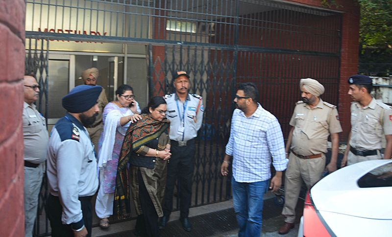 IAS Officer Amneet P Kumar Questions Chandigarh Police’s ‘Undignified’ Handling of IPS Officer’s Body