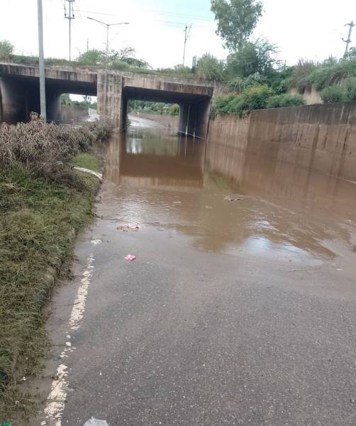 Chandigarh: Temporarily Shuts Road Near Old Abadi Manimajra Underpass as Leakage Repair Work Begins