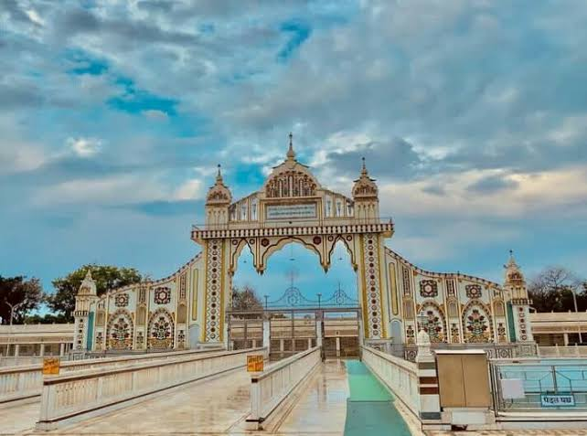 Anandpur Dham Ashram Sex Scandal: Congress Alleges Sex Racket at Religious Site, Releases Five Videos