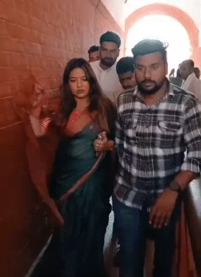 Pawan Singh Divorce Case: Jyoti Singh Seeks ₹10 Crore Maintenance, Says She Wants to Live With Husband