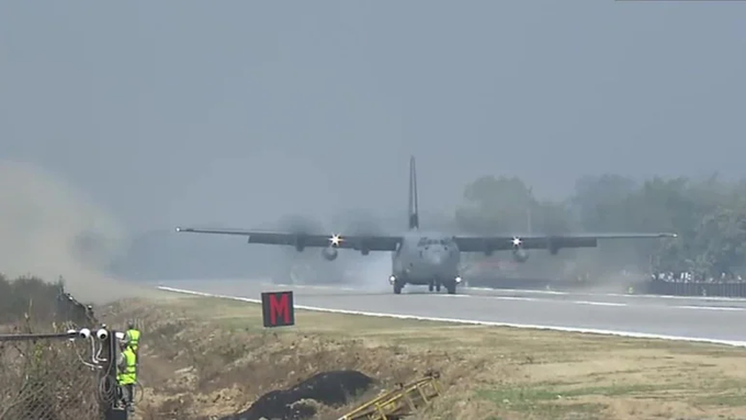 PM Narendra Modi Makes Historic C-130J Landing at Assam’s Emergency Landing Facility in Dibrugarh