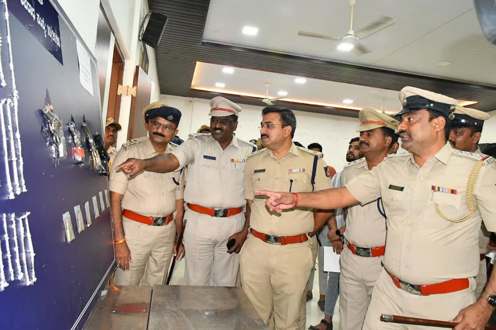 Two Arrested in Daylight Jewellery Shop Robbery in Vijayapura; Entire Rs 22 Lakh Loot Recovered