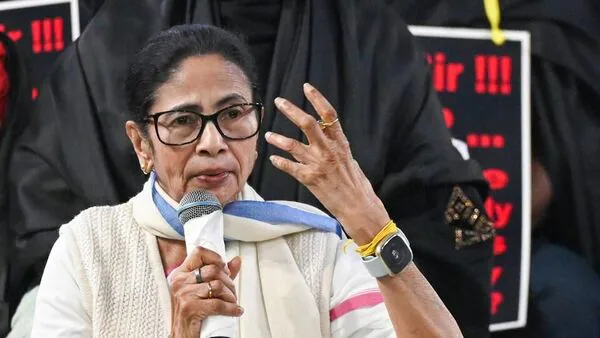 Supreme Court Issues Notice to Election Commission on Mamata Banerjee’s Plea Against SIR