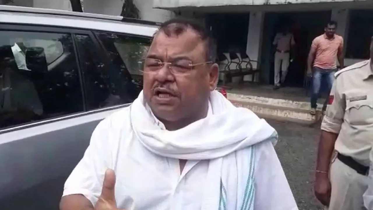 रीवा के संजय गांधी अस्पताल पर कांग्रेस विधायक अभय मिश्रा का गंभीर आरोप, बोले- ‘महिलाओं की डेड बॉडी के साथ रेप किया जाता है’